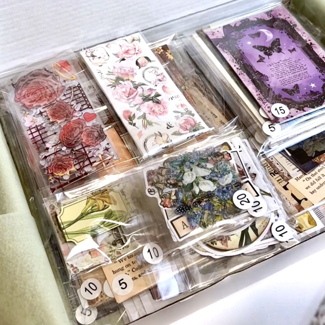 Coffret mystère de scrapbooking éphémère d'inspiration vintage 