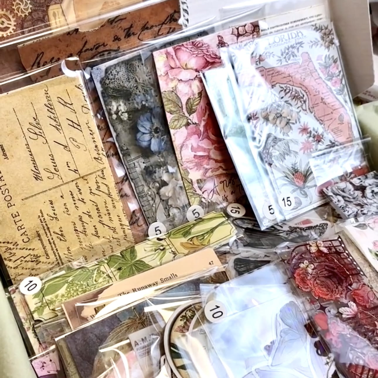 Coffret mystère de scrapbooking éphémère d'inspiration vintage 