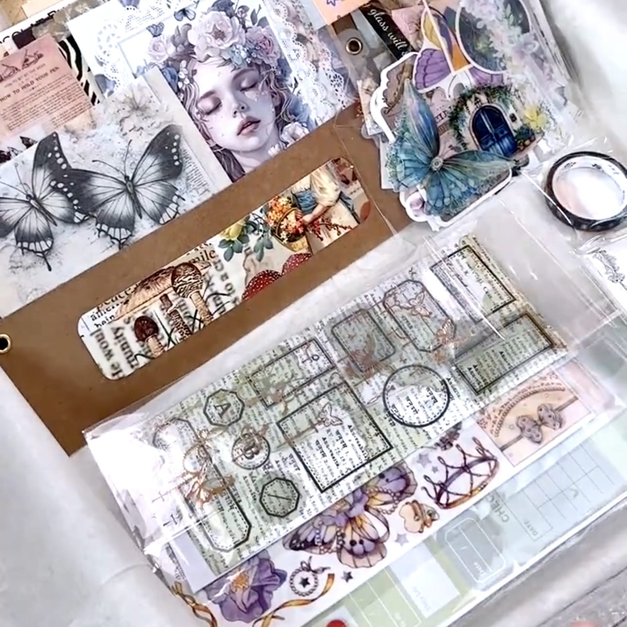 Coffret mystère de scrapbooking éphémère d'inspiration vintage 